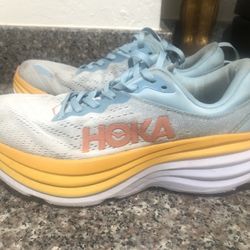 Woman’s Tennis Shoes Size 7 