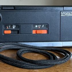 Vintage Minolta Autopak 450E Minolta Pocket 110 Film Camera w/ Built-In Flash