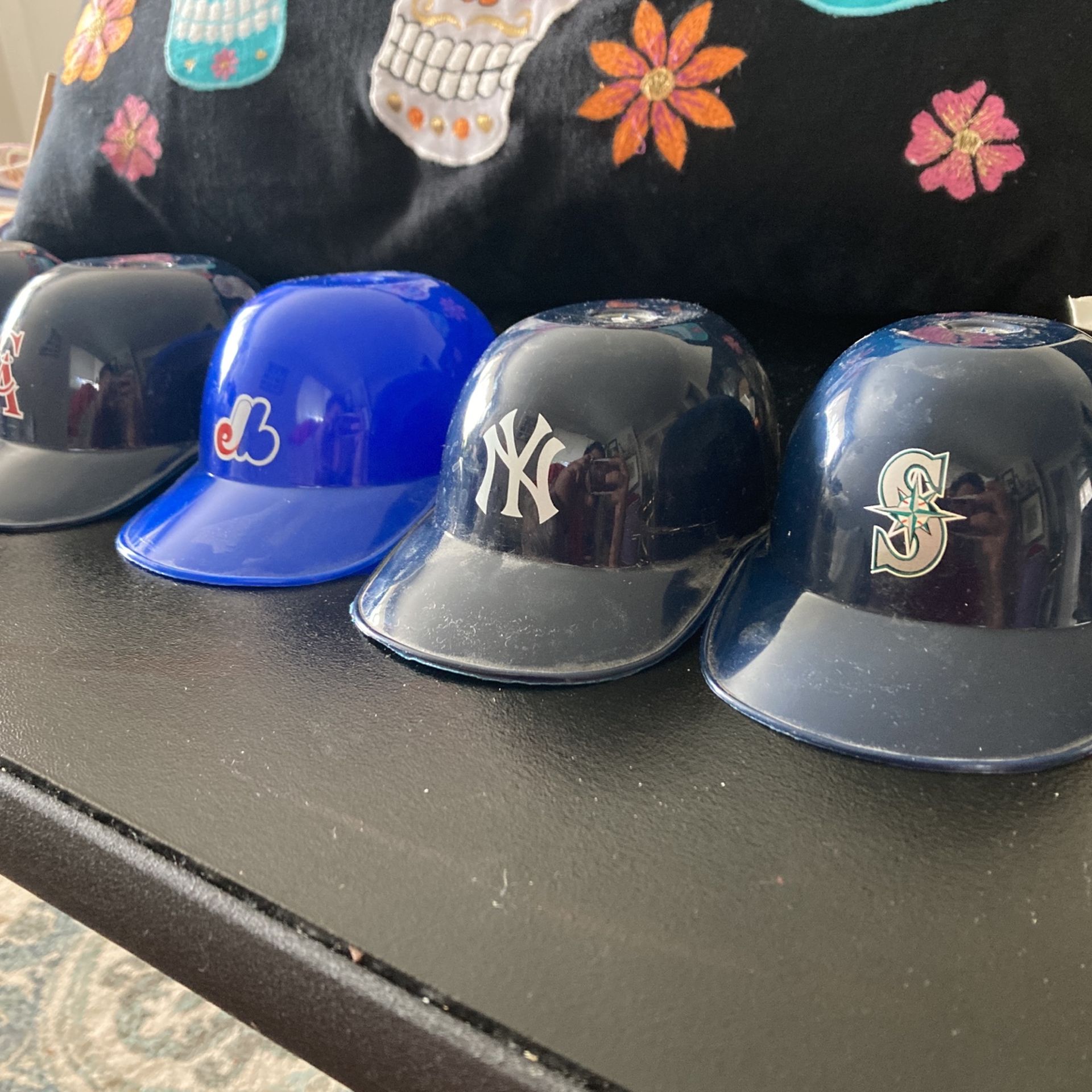 MLB Small Helmets for Sale in Lynnwood, WA - OfferUp