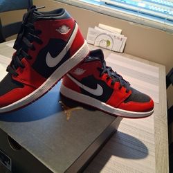 Air Jordan 1 MID