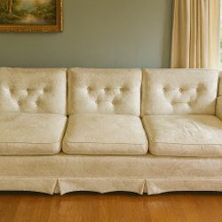 DISCOUNTED PRICE FOR TODAY three-seater vintage couch in Great Condition