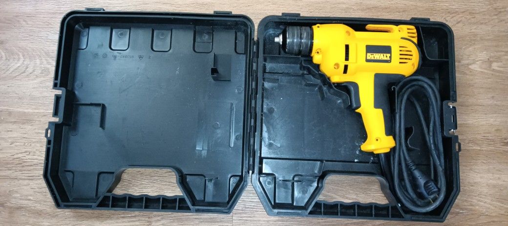 DEWALT DWD115K 8 Amp 3/8 Inch Variable Speed Reversing Drill