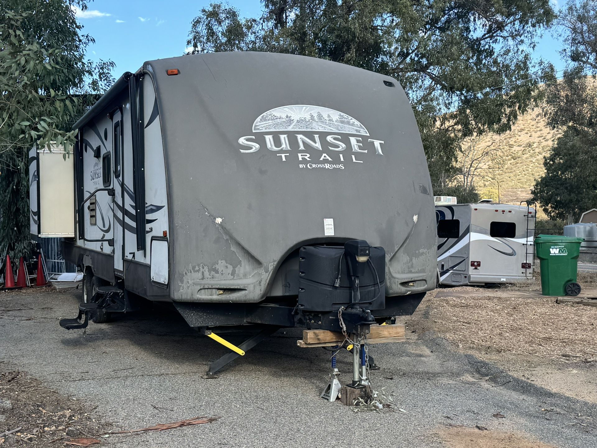 Sunset Trail ST32FR (2012 by CrossRoads RV)