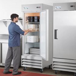 Reach-In Freezers 29" Solid Door Reach-In Freeze