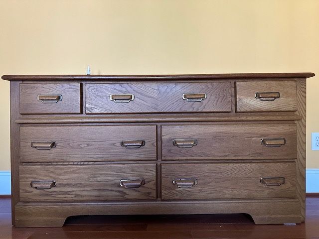 Oak Queen Bedroom Set - Excellent Condition