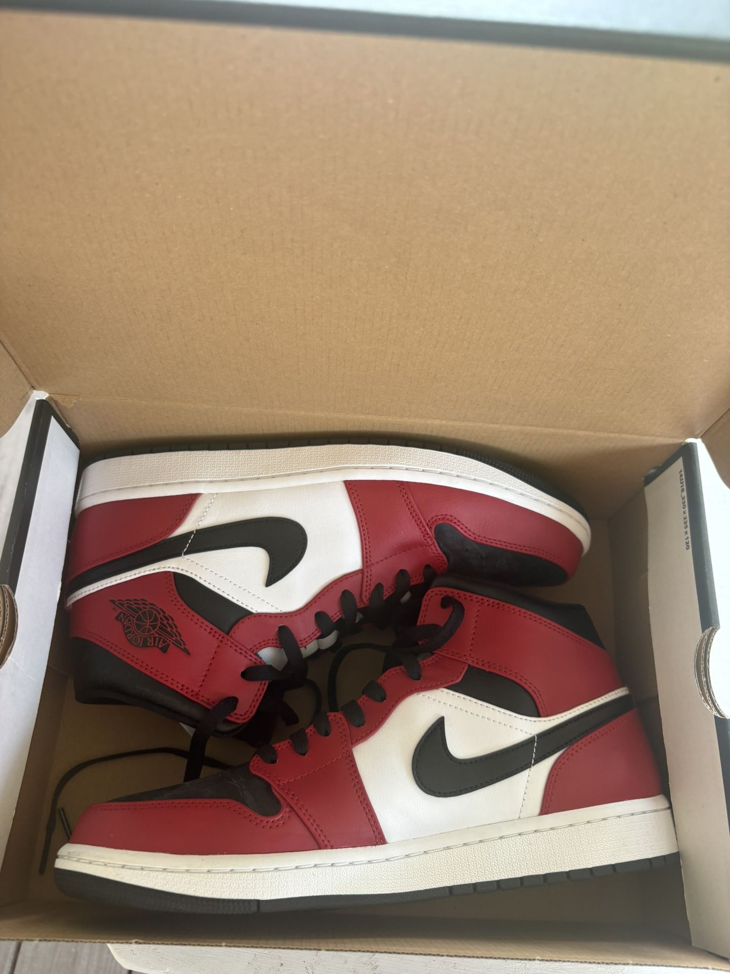 Jordan 1 Mid