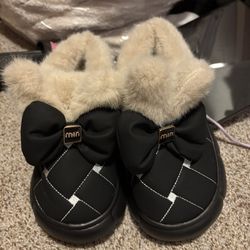 Plush Lined Women’s Slipper Boots 