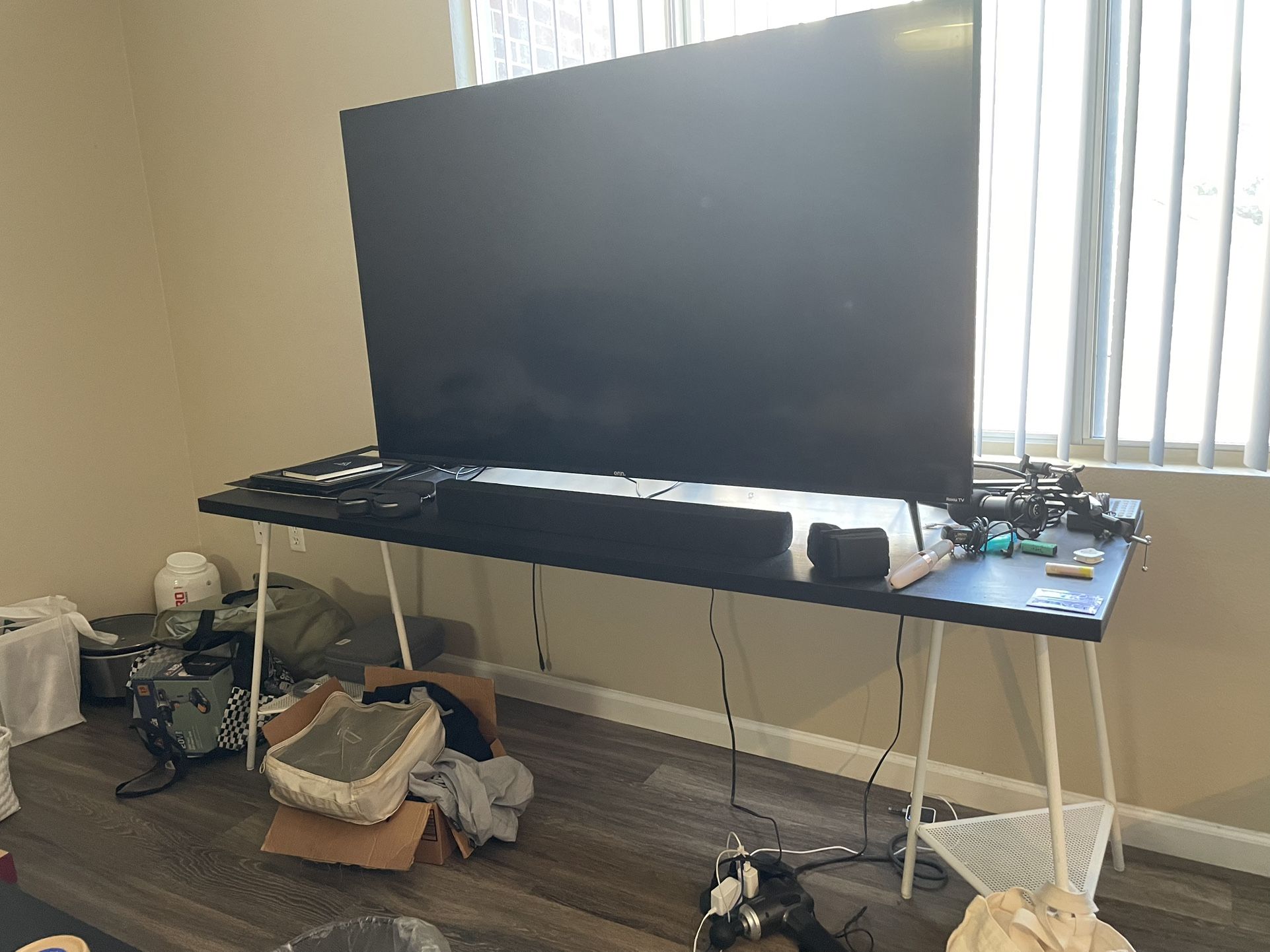55in. Roku TV With Sound Bar