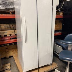 Freezer Full Size Fridgeaire Electrolux White Stand Up Used For Sale Great Condition 