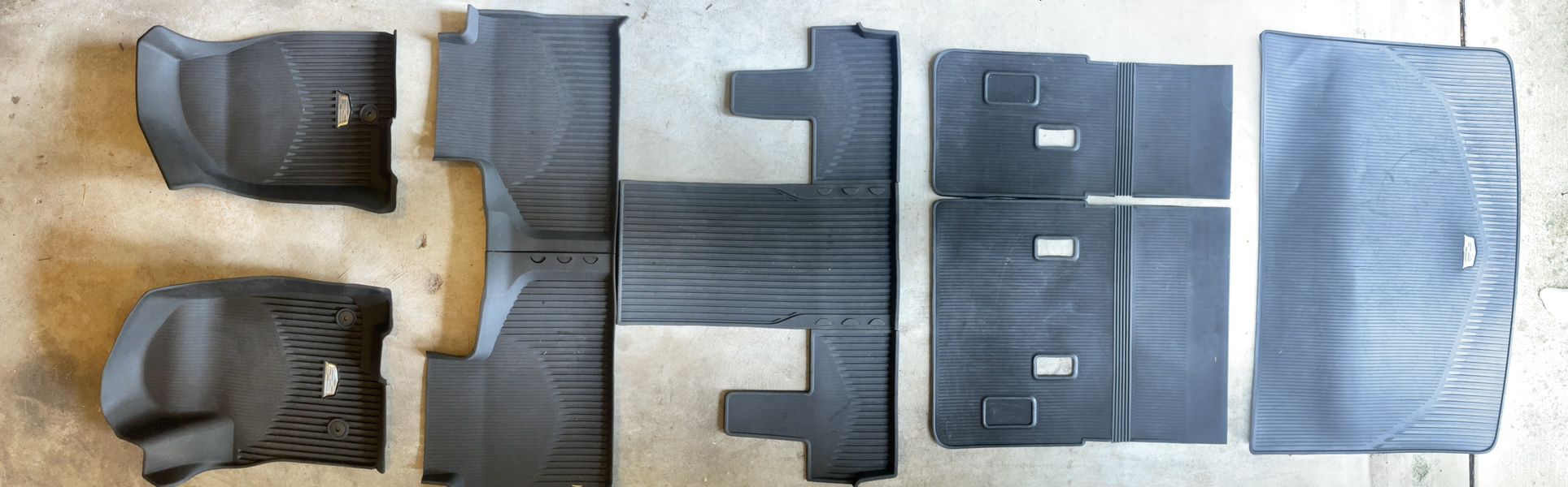 2022 Cadillac Escalade ESV Upgraded Floor mats and Windshield Cover 