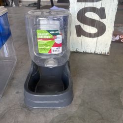 Gravitative Pet Water  Feeder