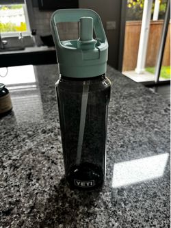 20 oz Yeti water bottle like new