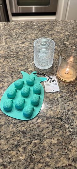 New With tags Pineapple Ice Mold