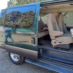 Low Miles 2007 Ford Van Seats 7