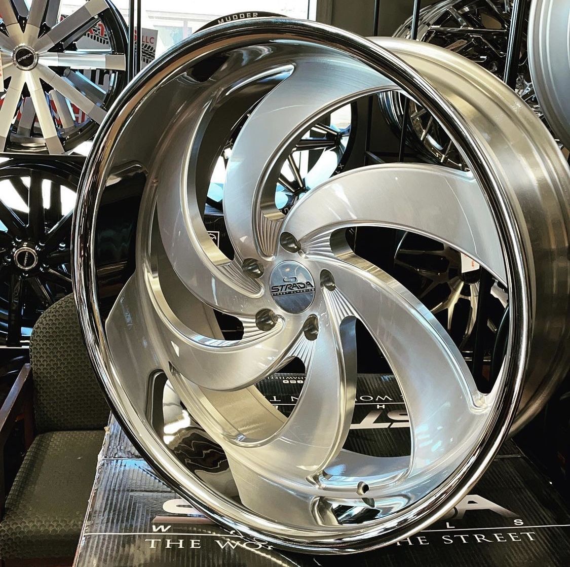 24x10 5 Lug Retro 6s