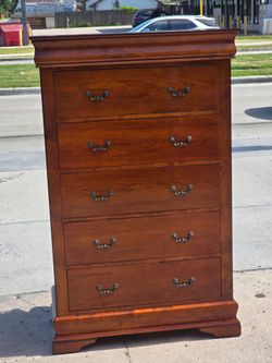 DRESSER