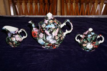 Chintz-ware tea set, china ware covered with flower pattern, manufactured after WW2
