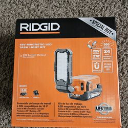 RIDGID 18V Magnetic LED Task Light Kit R86901KSB 900 Lumens w/ 2.0Ah Battery & Charger