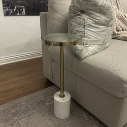 Kate and Laurel Hescott Modern Decorative Round Table with Natural Marble Base and Mirrored Top