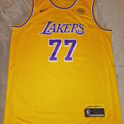 Luka Dončić Los Angeles Lakers Jersey Size XL 