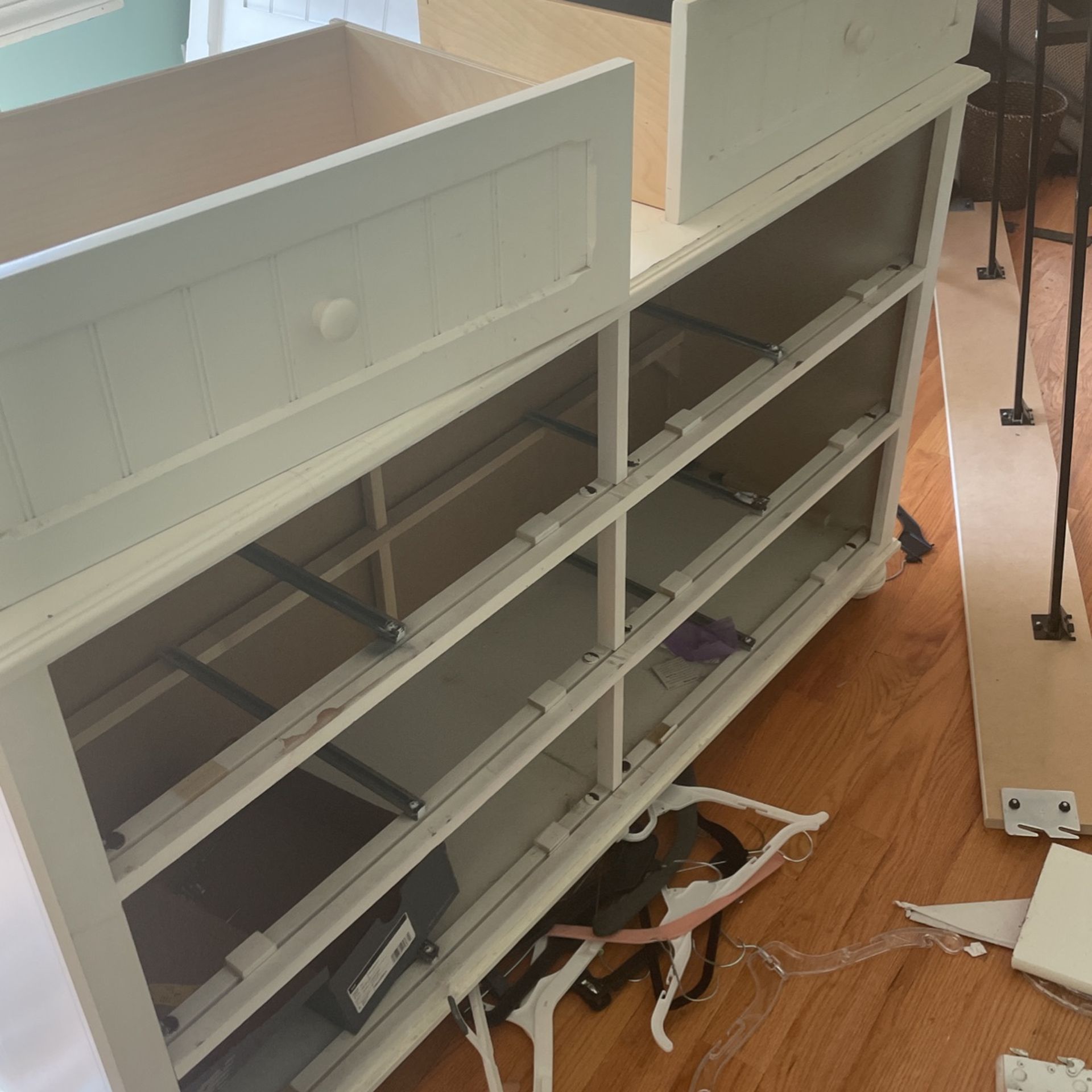 Nice White Queen Bed With 6 Drawer Dresser And Mirror