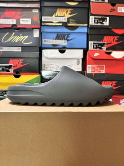 Yeezy Slide Dark Onyx Size 12