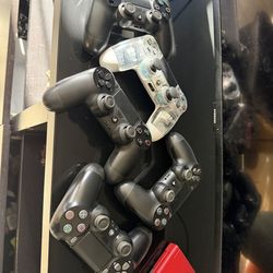 PS4 DualShock 4 Controllers - Black $35 each