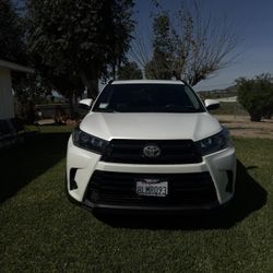 Toyota Highlander SE White Suv 