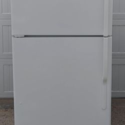 GE REFRIGERATOR 