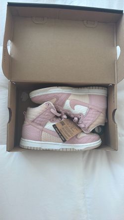 Women’s Nike dunk high lx next nature