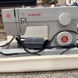 SINGER Heavy Duty 4423 High Speed Sewing Machine 