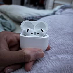 AirPods 4