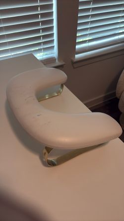 Nail tech hand rest