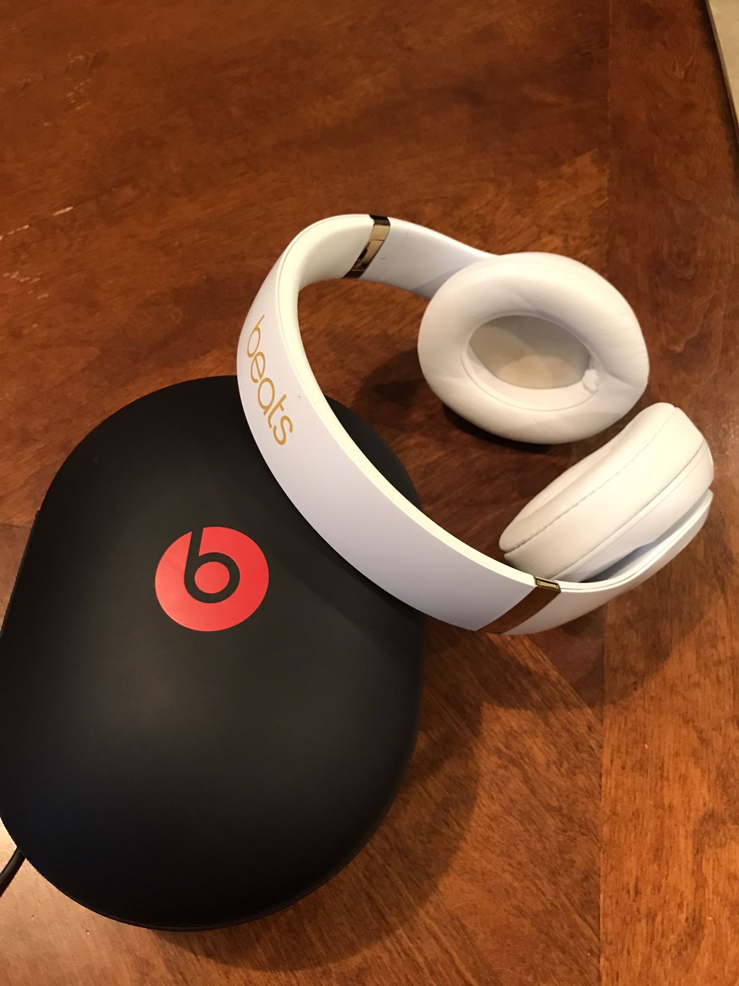 Beats Studio 3 wireless white headphones