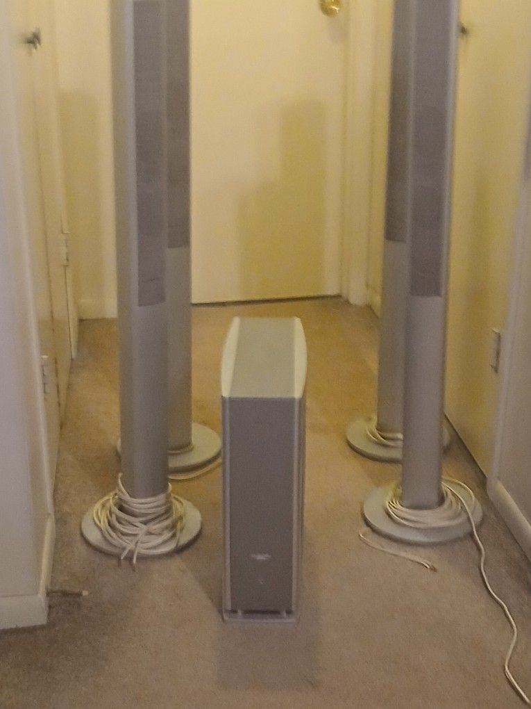 Surround Sound Set With 4 Tall Speakers