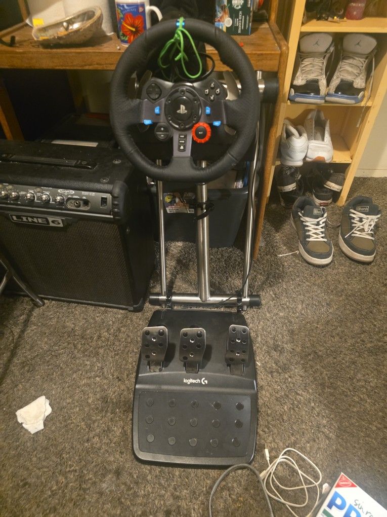 LOGITECH G29 PLAYSTATION DRIVING WHEEL AND PEDELS