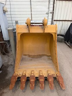 CAT Heavy Duty excavator bucket