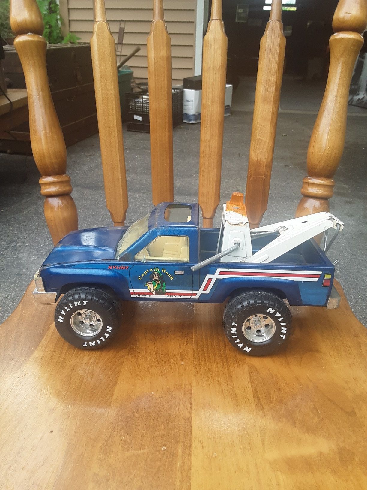 Nylite tow truck