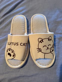 Lotus Cat Open-Toe House Slippers