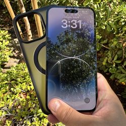 iPhone 14 Pro Max 512 GB, Pristine  Condition Like New!   UNLOCKED use any carrier.  Hablo Espanol.