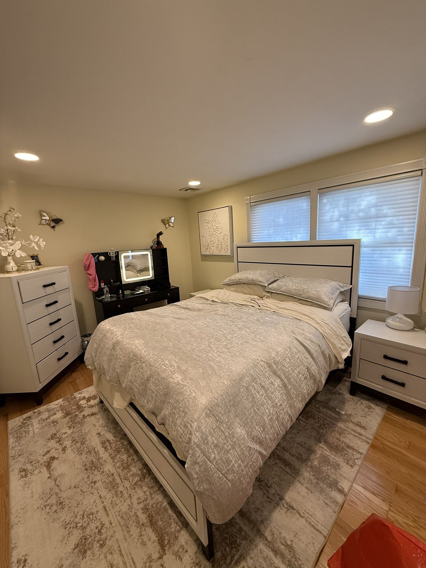 Bedroom Set Selling Everything In Photos Willing To Negotiations