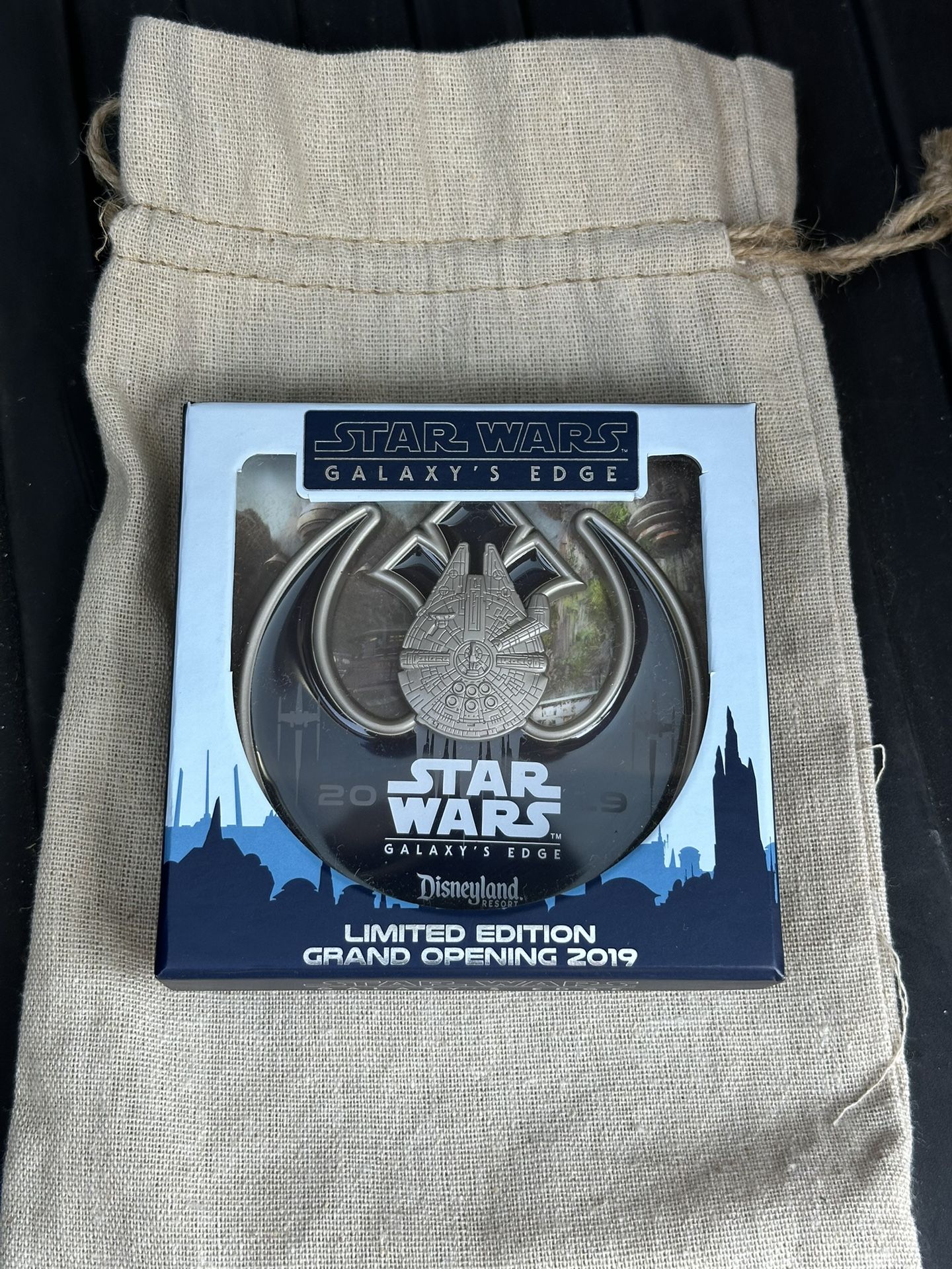 Star Wars Galaxy’s Edge Limited Edition Grand Opening 2019 Commemorative Pin