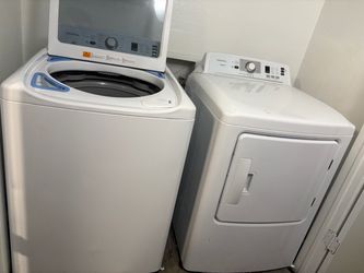 2022 Insignia Top-Load Washer & Matching Electric Dryer Set - Perfect Condition