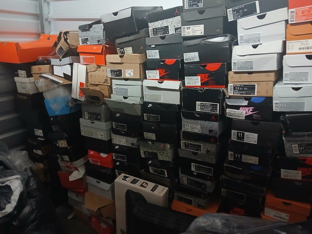 Men's Jordan's, Nike, Shirts, Sweat Suits, Ect.