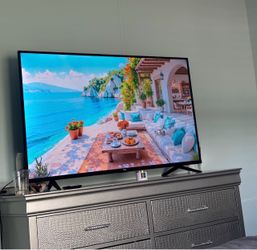 55” TCL 4K UHD Smart TV – Excellent Condition