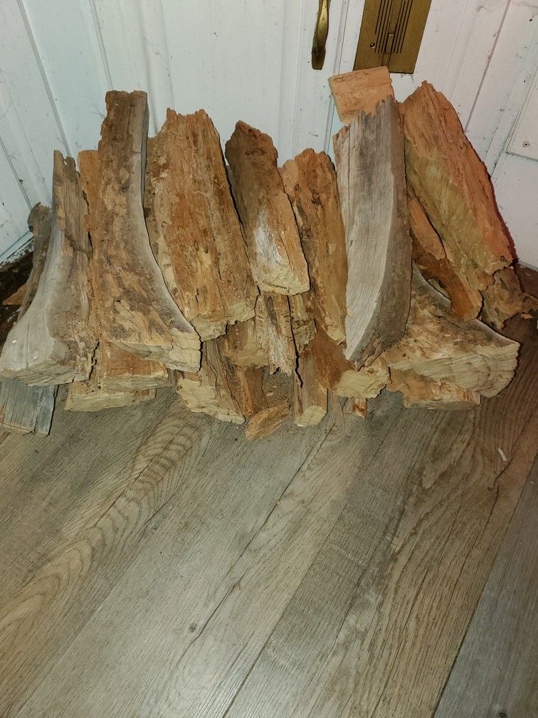 GOOD SIZE CHIMNEY FIREWOOD...I HAVE 4 BIG SIZE BAGS...50 DOLLARS EACH πΈ..OR 2 FOR 75 DOLLARS...SE HABLA ESPANOL....CHECK OUT MY PAGE FOR MORE...WINTE