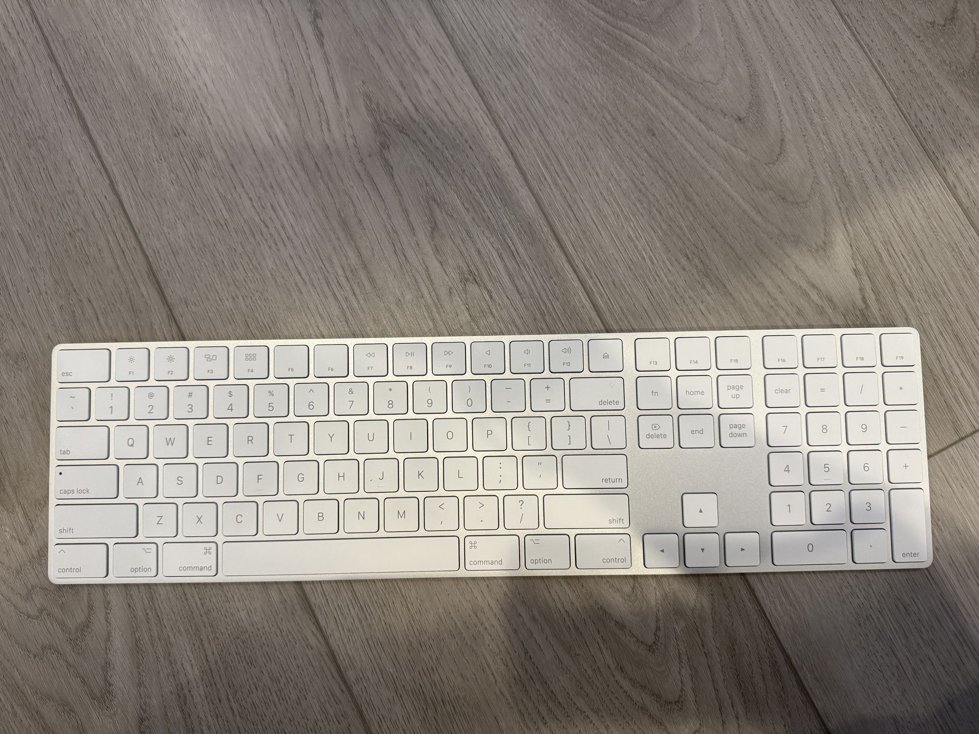 Apple keyboard (A1843)