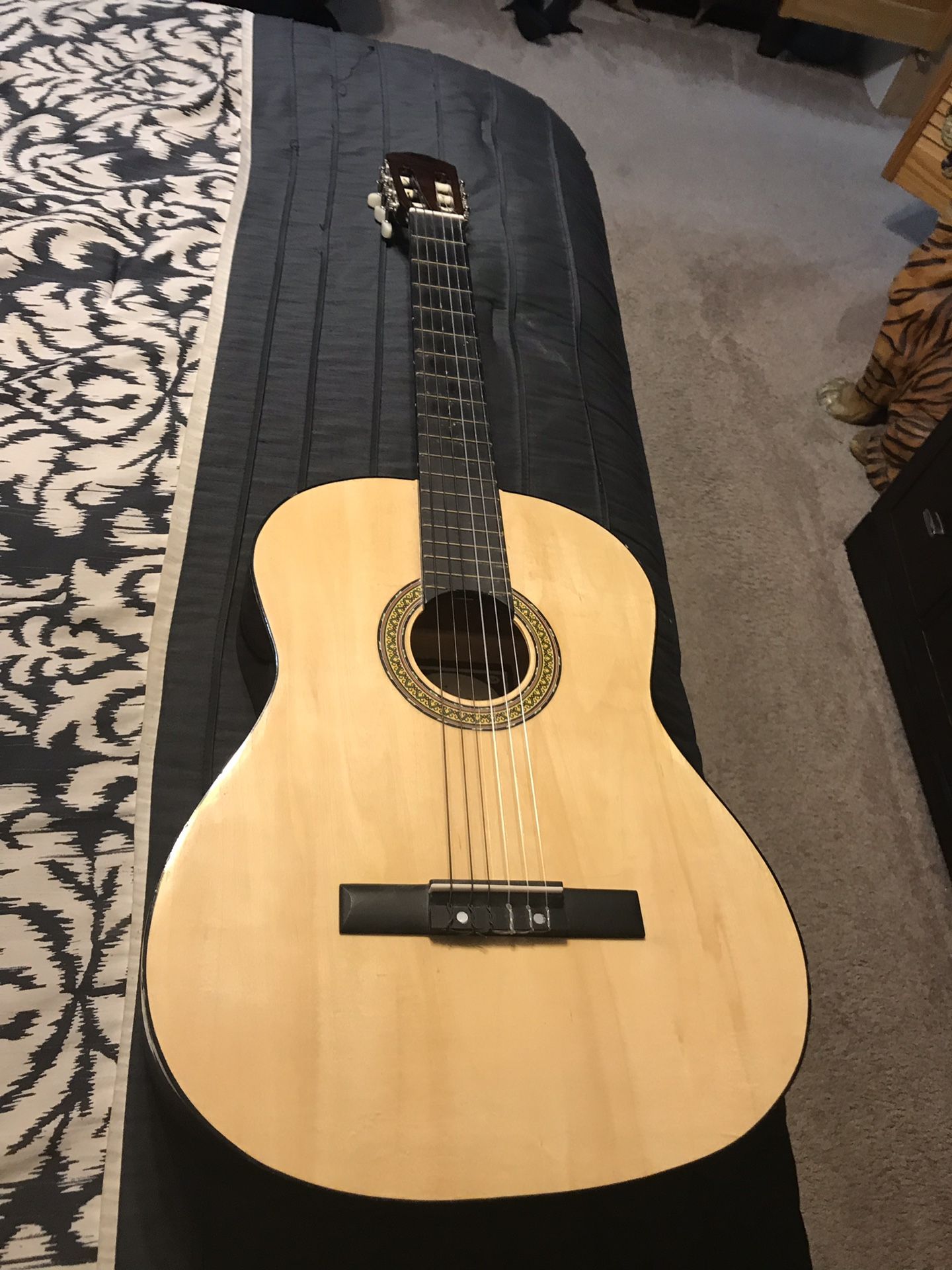 1970s Vizcaya Tradicion Espanola Classical Acoustic Guitar The sound of the guitar is absolutely stunning. Vizcaya Classical Guitar made in Spain 197