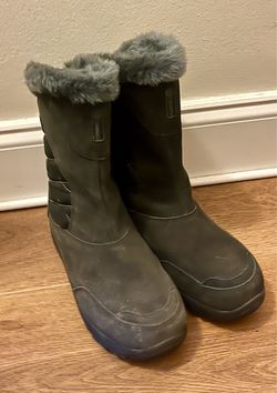 Columbia Snow Boots - 8.5