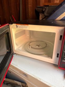 RED MICROWAVE FOR SAL